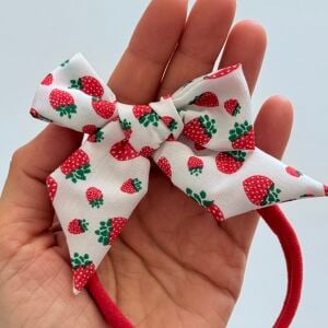 Çilek Desenli Bağlamalı Bebek Saç Bandı
